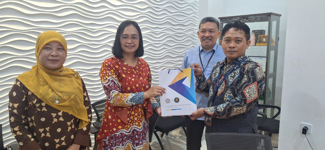 Penguatan Riset & Hilirisasi: Benchmarking PUI-PT Pascapanen Kopi dan Rempah UNNES ke LIHTR UNAIR